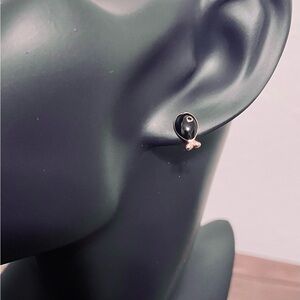 Black Fish Earrings / Pez negro Aretes